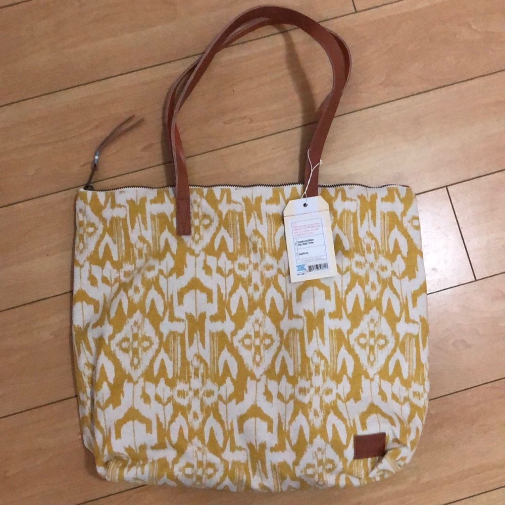 NWT TOMS yellow and white zip ikat tote